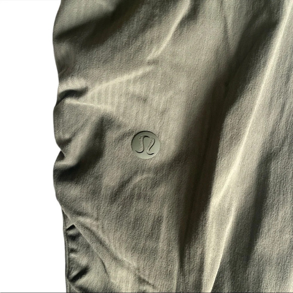 Lululemon Beyond The Studio Jogger size 0 in grey sage - Picture 6 of 8